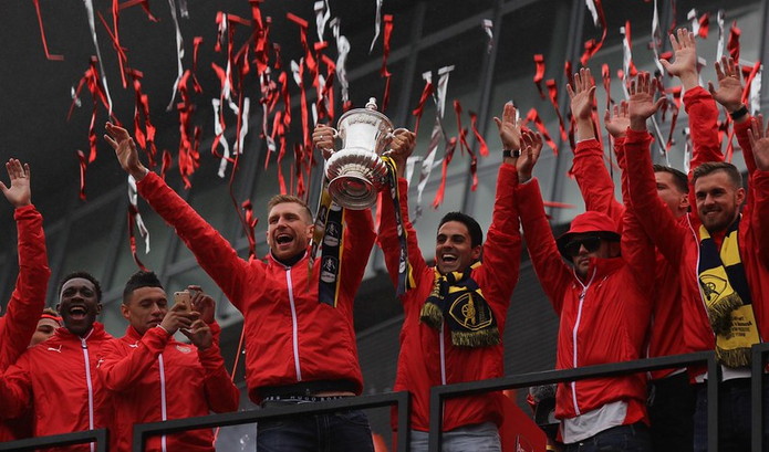 Arsenal Players with the FA Cup in 2015