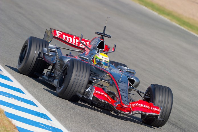 Lewis Hamilton Mengemudi untuk McLaren