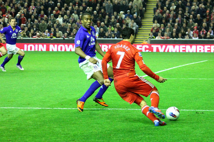 Luis Suarez Playing for Liverpool