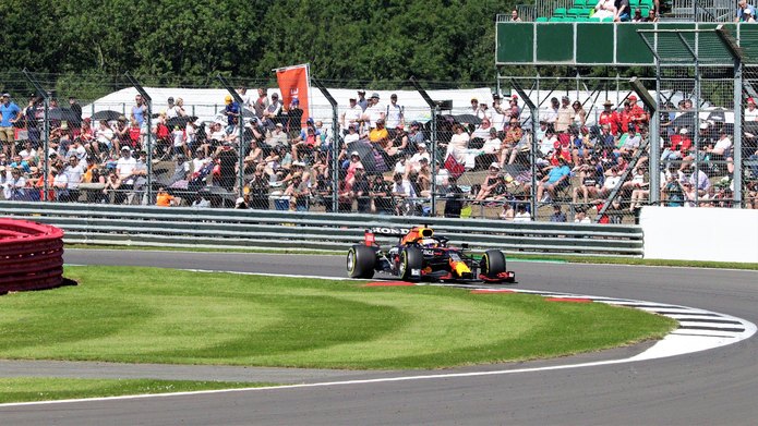 Max Verstappen Racing untuk Red Bull