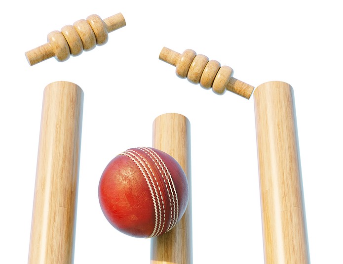 Bola Kriket Merah Memukul Gawang Kayu