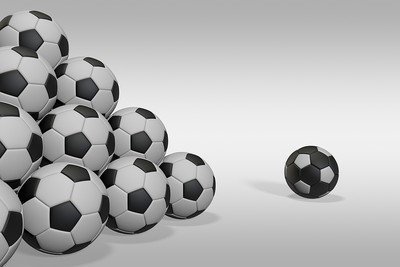 Sepak Bola Tunggal dan Piramida Sepak Bola
